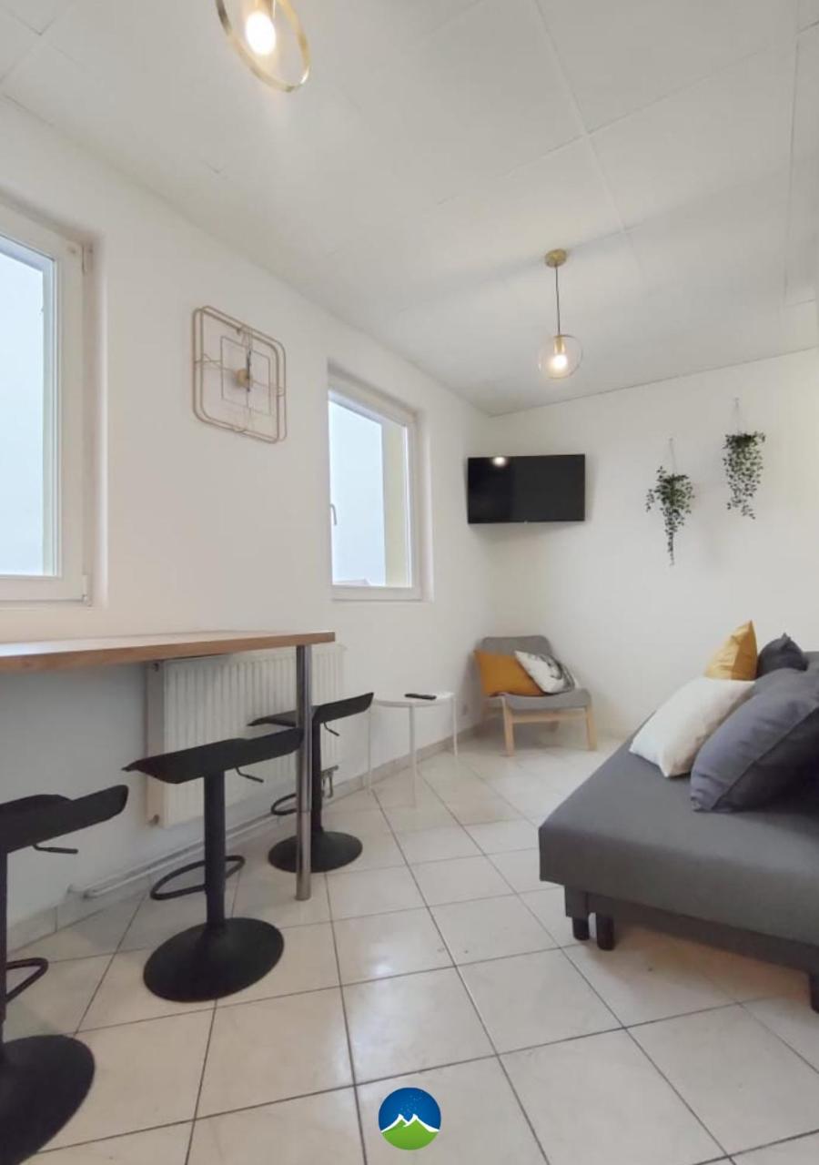 3 Appts - 3 A 7 Lits - Parfait 6 A 10 Pers - Max 26 Pers - 1 Immeuble - Convivialite, Rentabilite ------ English - 3 Apts - 3 To 7 Beds - Ideal For 6 To 10 Guests - Up To 26 - Same Building - Friendly, Flexible Hettange-Grande Exterior foto