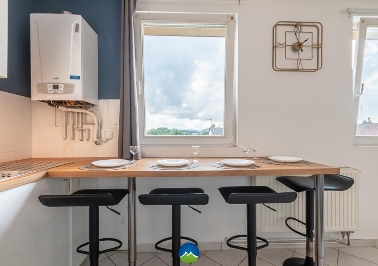 3 Appts - 3 A 7 Lits - Parfait 6 A 10 Pers - Max 26 Pers - 1 Immeuble - Convivialite, Rentabilite ------ English - 3 Apts - 3 To 7 Beds - Ideal For 6 To 10 Guests - Up To 26 - Same Building - Friendly, Flexible Hettange-Grande Exterior foto